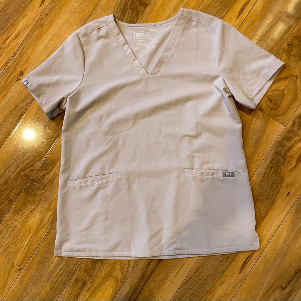Size medium figs, casma scrub top taupe